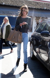 Alessandra Ambrosio - at the Brentwood Country Mart in Los Angeles (2015.03.02.) (15xHQ) BNsUz3z4
