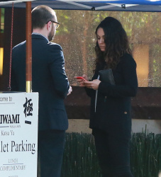 Mila Kunis - Mila Kunis - Lunch at Kiwami in Studio City - March 2, 2015 (25xHQ) CZHLoUAP