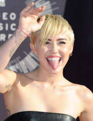 Miley Cyrus - 2014 MTV Video Music Awards in Los Angeles, August 24, 2014 - 350xHQ D7HKE0Tr