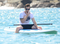 Ewan McGregor - Ewan McGregor - paddle boarding while on vacation - April 20, 2015 - 11xHQ DFeJvzOF