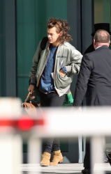 Harry Styles - Leaving Heathrow Airport in London, England - March 3, 2015 - 12xHQ DhA79y29