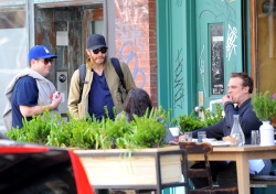 Jonah Hill - Jake Gyllenhaal & Jonah Hill & America Ferrera - Out And About In NYC 2013.04.30 - 37xHQ DjJVRYSo