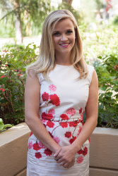 Reese Witherspoon - Wild press conference portraits by Herve Tropea (Beverly Hills, November 6, 2014) - 10xHQ EZRy02KX