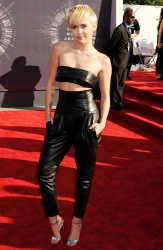 Miley Cyrus - 2014 MTV Video Music Awards in Los Angeles, August 24, 2014 - 350xHQ EyZs9USO