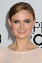 Emily Deschanel - 40th Annual People's Choice Awards at Nokia Theatre L.A. Live in Los Angeles, CA - January 8. 2014 - 137xHQ Ft814RsJ