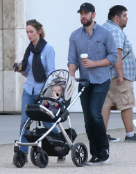 Emily Blunt - and husband John Krasinski take their daughter Hazel out for lunch and a stroll in Los Angeles, California with her baby girl Hazel on January 24, 2015 - 22xHQ GM3Vx4Ca