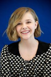 Chloe Moretz - Let Me In press conference portraits by Vera Anderson (Hollywood, September 28, 2010) - 10xHQ HNRT5XC0
