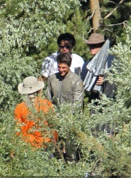 Tom Cruise - on the set of 'Oblivion' in June Lake, California - July 10, 2012 - 15xHQ Hs4QgETT