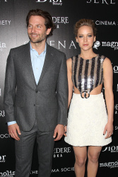 Jennifer Lawrence и Bradley Cooper - Attends a screening of 'Serena' hosted by Magnolia Pictures and The Cinema Society with Dior Beauty, Нью-Йорк, 21 марта 2015 (449xHQ) IzbPxVZs