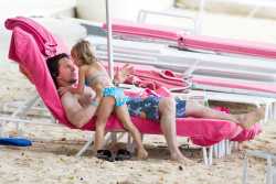 Mark Wahlberg - and his family seen enjoying a holiday in Barbados (December 26, 2014) - 165xHQ J6rM1tbn