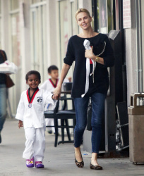 Charlize Theron - spotted taking her son Jackson to his karate class in Los Angeles, California on February 23, 2015 (15xHQ) J8Dh4A2S