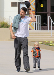 Josh Duhamel - Josh Duhamel - Park with his son in Santa Monica (2015.05.26) - 25xHQ KBkBMynW