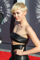 Miley Cyrus - 2014 MTV Video Music Awards in Los Angeles, August 24, 2014 - 350xHQ KGaF5uPh