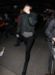 Kendall Jenner - Arriving at LAX airport, 2 января 2015 (55xHQ) KNGW0Gho