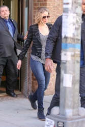 Jennifer Lawrence - Нью-Йорк, 4 апреля 2015 (27xHQ) LHzHnHJn