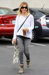 Sarah Michelle Gellar - out and about in Los Angeles, 22 мая 2014 (17xHQ) MFz6pQpc