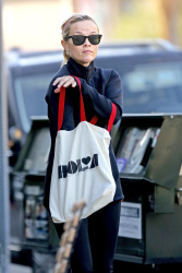 Reese Witherspoon - Out and about in Brentwood - February 5, 2015 (33xHQ) MWGup1FU