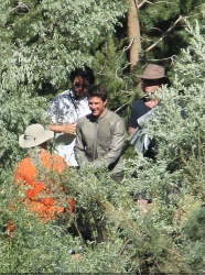Tom Cruise - on the set of 'Oblivion' in June Lake, California - July 10, 2012 - 15xHQ MoS5LhAt