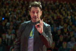 Robert Downey Jr. - "Iron Man 3" convention (Moscow, April 9, 2013) - 23xHQ O4xfR2Ph