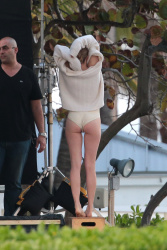 Amanda Seyfried - On the set of a photoshoot in Miami - February 14, 2015 (111xHQ) O6LB7MD7