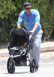 Josh Duhamel - Josh Duhamel - Out and about in Brentwood - May 9, 2015 - 22xHQ OUsXiKD7