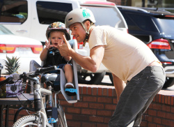 Josh Duhamel - Josh Duhamel - Out for lunch with his son in Santa Monica - April 27, 2015 - 30xHQ Ogp2NhsE