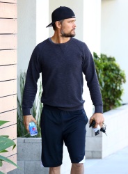 Josh Duhamel - spotted on his way to the gym in Santa Monica - March 5, 2015 - 10xHQ PcahnOam