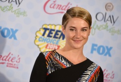 Shailene Woodley - 2014 Teen Choice Awards, Los Angeles August 10, 2014 - 363xHQ PwsfCWjI