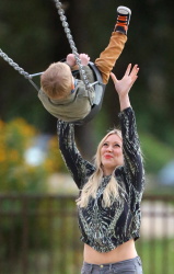 Hilary Duff - at Coldwater Canyon Park in Beverly Hills, 23 января 2015 (30xHQ) QLbCEn06