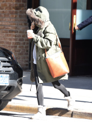 Sienna Miller - Out and about in New York City - February 11, 2015 (30xHQ) Rmld9II3