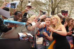Shailene Woodley, Kate Winslet, Theo James - на премьере фильма 'Divergent' at Odeon Leicester Square, Лондон, 30 марта 2014 (918xHQ) SDoNCAO9