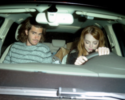 Andrew Garfield - Andrew Garfield & Emma Stone - Leaving an Arcade Fire concert in Los Angeles - May 27, 2015 - 108xHQ Scq9OIMb