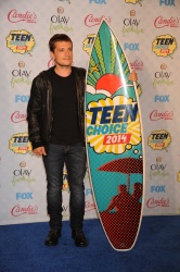 Josh Hutcherson - FOX's 2014 Teen Choice Awards in Los Angeles (2014.08.10) - 33xHQ ShGo0fqC