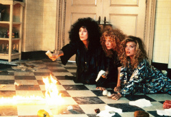 Michelle Pfeiffer - Jack Nicholson, Michelle Pfeiffer, Cher, Susan Sarandon - постеры и промо стиль к фильму "The Witches of Eastwick (Иствикские ведьмы)", 1987 (37xHQ) SsWZVnzI