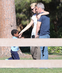 Sean Penn and Charlize Theron - enjoy a day the park in Studio City, California with Charlize's son Jackson on February 8, 2015 (28xHQ) T8aSZK8i