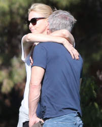 Charlize Theron - enjoys a day with Sean Penn at the park in Studio City - February 8, 2015 (7xHQ) T9HbtaW6