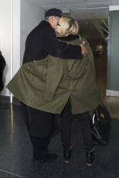 Kate Hudson - at JFK airport in NYC - February 19, 2015 (16xHQ) TNGfFsXp