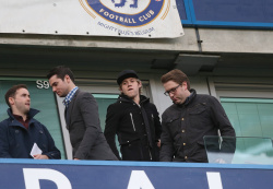 Niall Horan - At the Chelsea vs. Newcastle United game in London - January 10, 2015 - 8xHQ TOgTbWCT