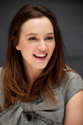 Leighton Meester - Country Strong press conference portraits by Vera Anderson (New York, December 6, 2010) - 6xHQ VRe47bCs