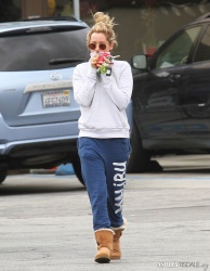 Ashley Tisdale - Stopping by a nail salon in Los Angeles - February 22, 2015 (14xHQ) XOFeQo5D