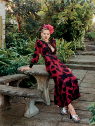 Kate Moss - Kate Moss и Jamie Hince - фотограф Venetia Scott, дляжурнала "Vogue US", май 2015 (7xHQ) XmJHf55Y