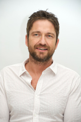 Gerard Butler - How To Train Your Dragon press conference portraits by Vera Anderson (Beverly Hills, March 20, 2010) - 19xHQ Y3scRFLr