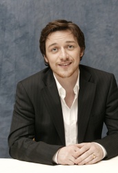 James McAvoy - "Starter for 10" press conference portraits by Armando Gallo (Beverly Hills, February 5, 2007) - 27xHQ YdyRqSzF