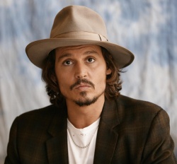 Johnny Depp - "Pirates of the Caribbean: Dead Man's Chest" press conference portraits by Armando Gallo (Los Angeles, June 22, 2006) - 16xHQ YuCZst2z