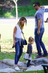 Jessica Alba - Jessica and her family spent a day in Coldwater Park in Los Angeles (2015.02.08.) (196xHQ) ZX3SUp47