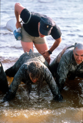 Demi Moore - Demi Moore, Ridley Scott, Viggo Mortensen - Промо стиль и постеры к фильму "G.I. Jane (Солдат Джейн)", 1997 (25хHQ) ZrtC1qpN